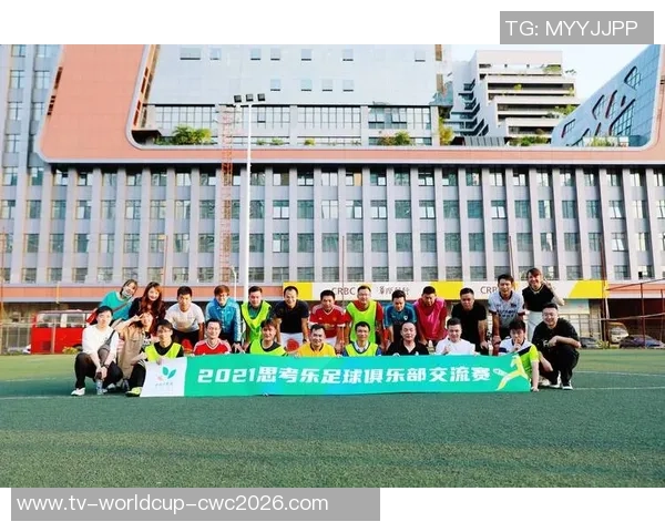 激情四溢的绿茵场上足球队入场解说词带你领略比赛前的紧张氛围